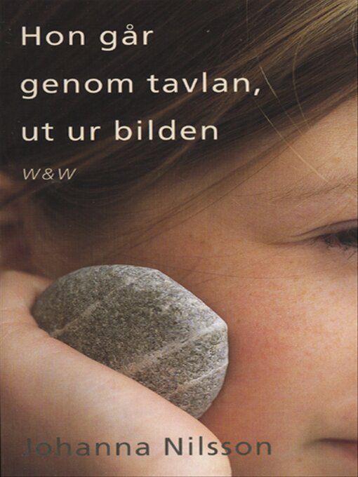 Cover image for Hon går genom tavlan ut ur bilden
